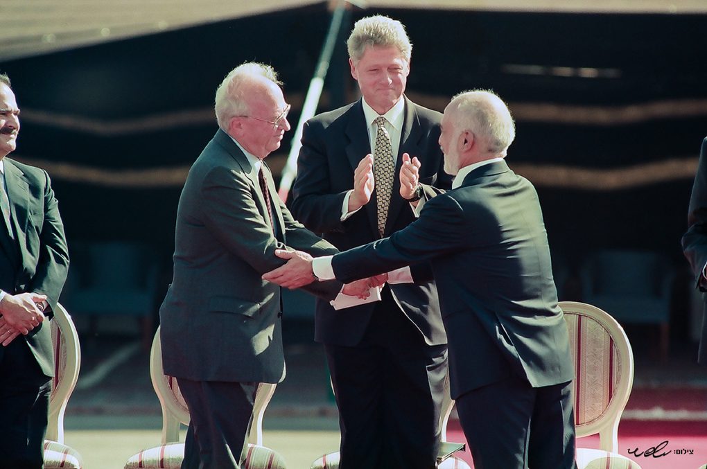 הסכם השלום עם ירדן 1994 - Bill Clinton, Hussein of Jordan, ביל קלינטון, חוסיין מלך ירדן, יצחק רבין